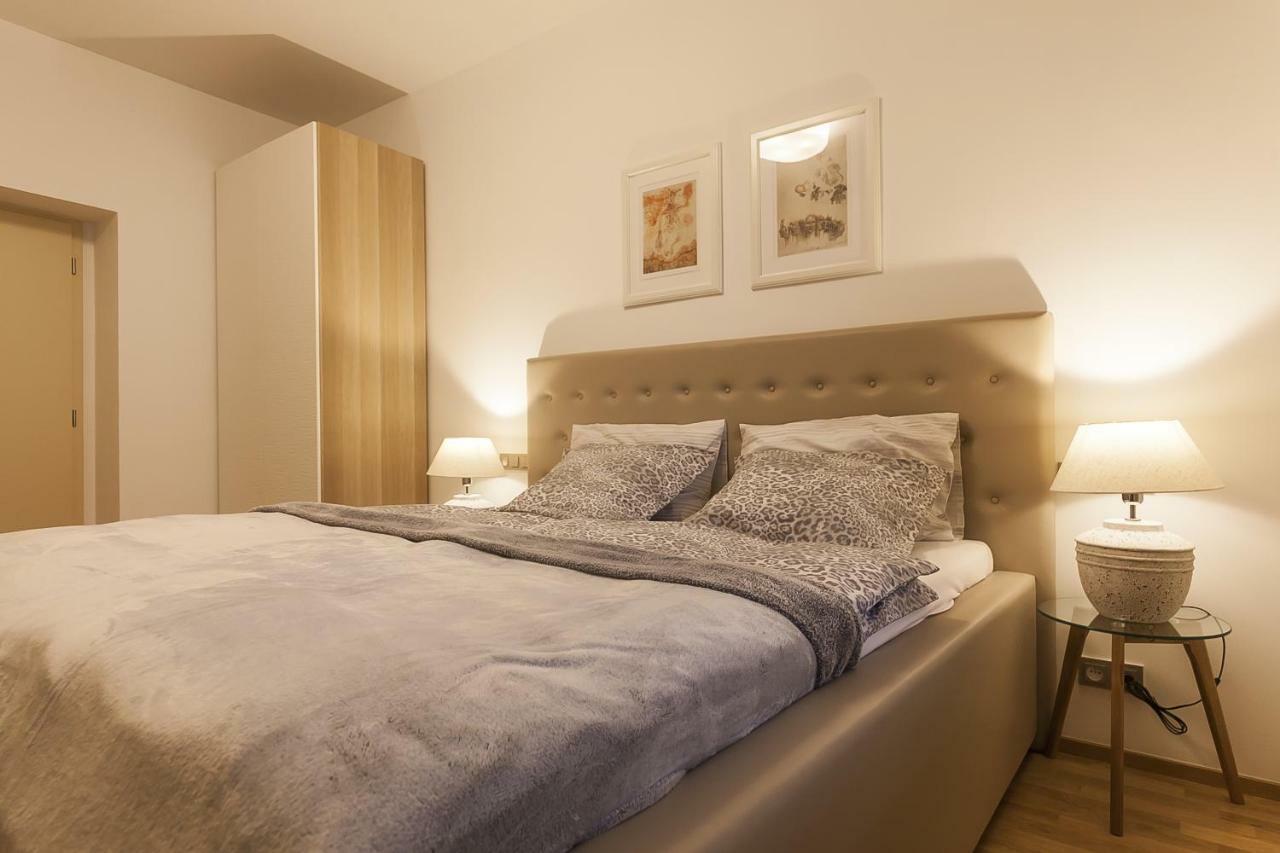 Expat House * Praga