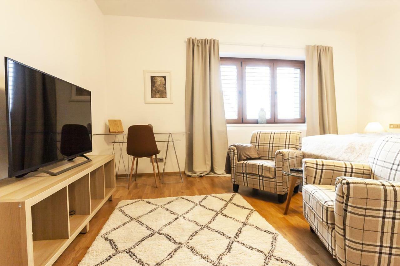 Expat House * Praga
